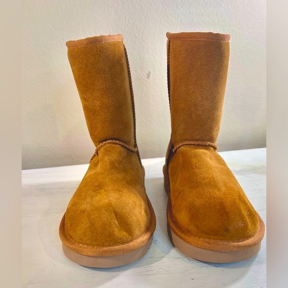 Koolaburra by UGG Koola Short Pull On Boots, Color Chestnut, Size 6 - Picture 2 of 6